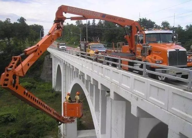 橋梁檢測車
